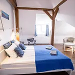 Manor House Inn, Csopak