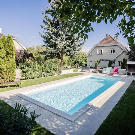 Manor Apartments, Nocleg ze śniadaniem