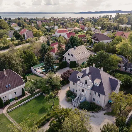 Nocleg ze śniadaniem Manor Apartments, *