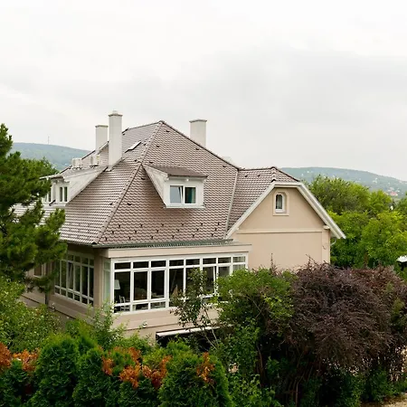 Manor Apartments, Nocleg ze śniadaniem *