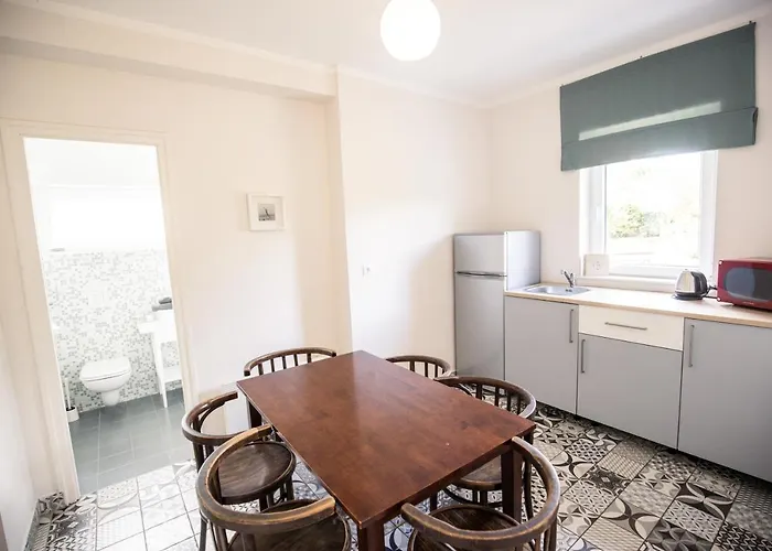 Manor House Inn, Couette-café 3*