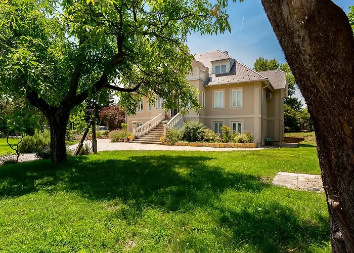 Manor House Inn, Csopak